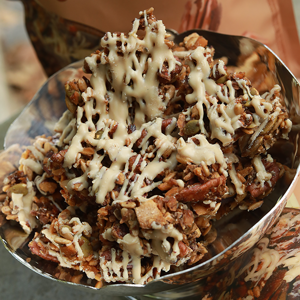 Granola Proteica Choco Branco e Noz Pecã